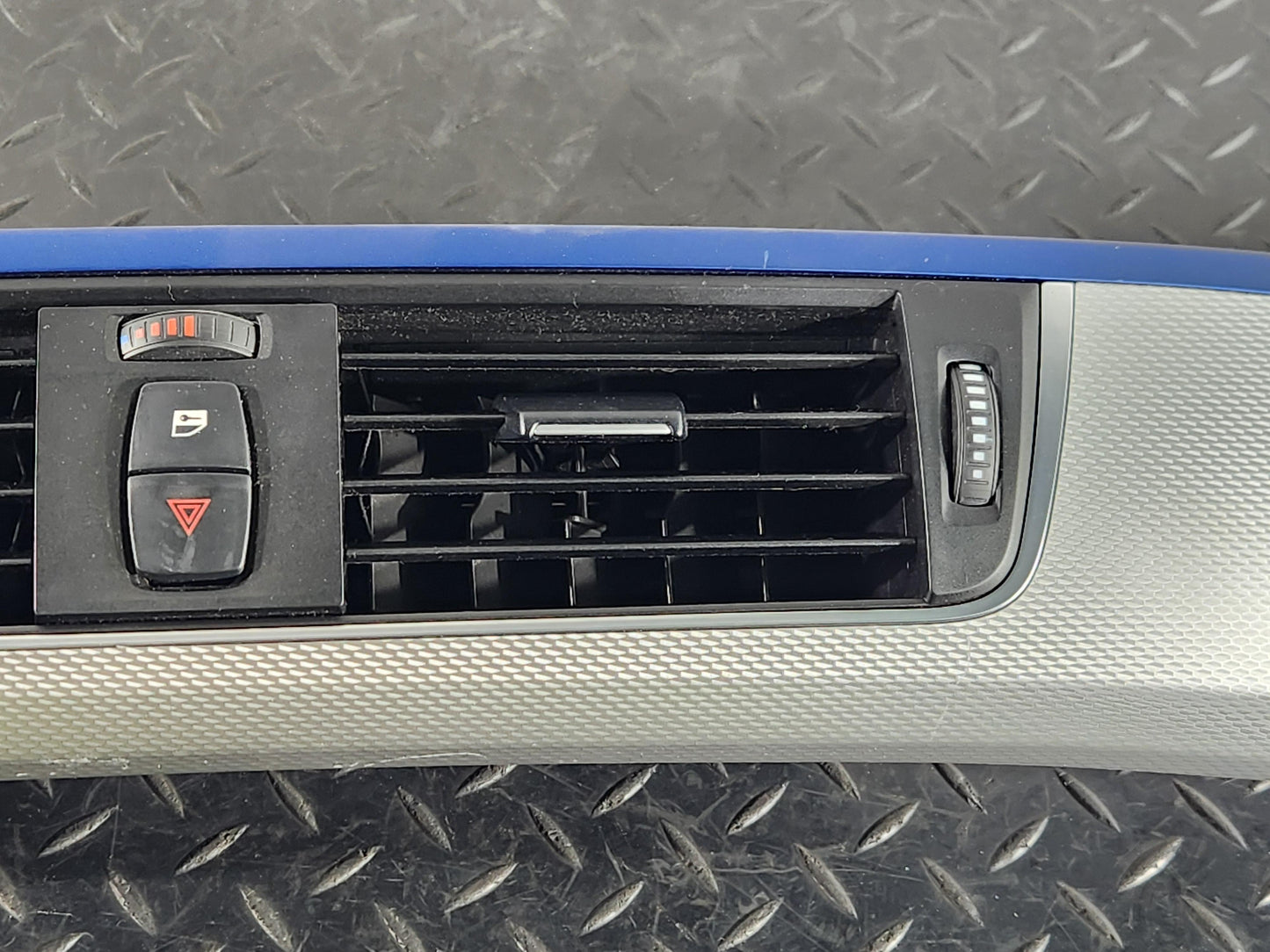 BMW 118i F40 Hatchback Genuine Interior Centre Dashboard Vents Trim 9347436