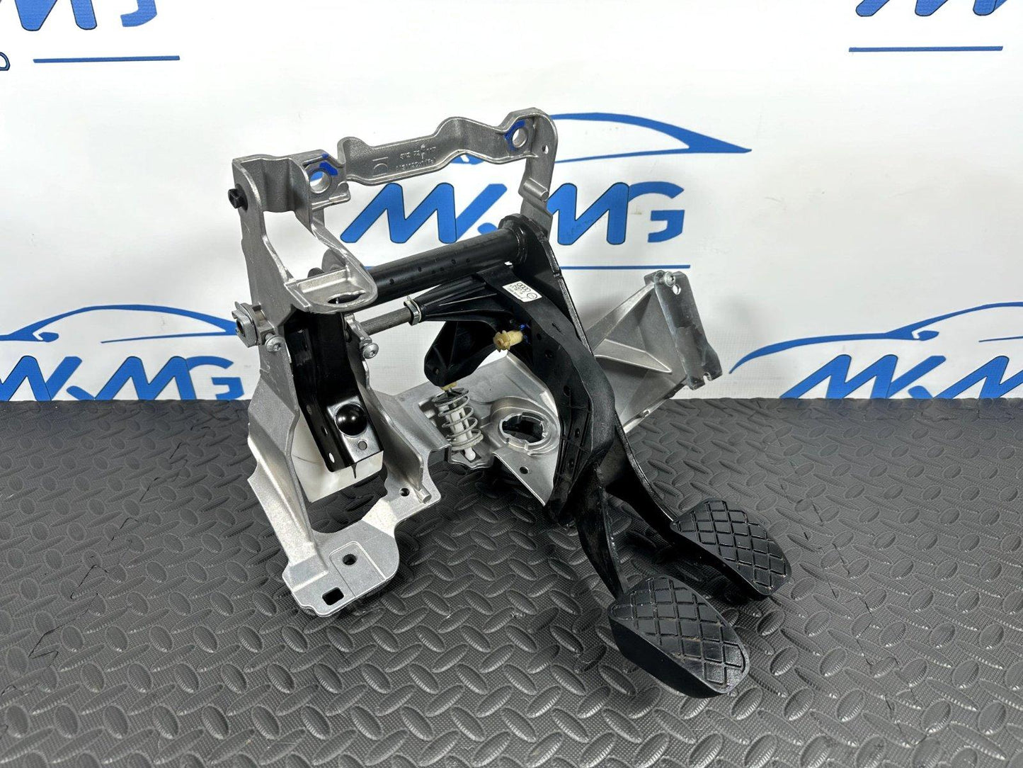 16-19 AUDI A4 B9 GENUINE BRAKE & CLUTCH PEDAL BOX ASSEMBLY 8W2721117 8W2721316