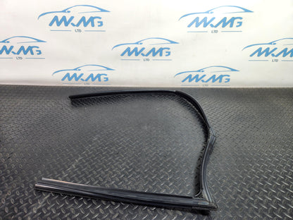 Land Rover Range Rover Evoque L551 Front Right Door Window Rubber Frame XC940