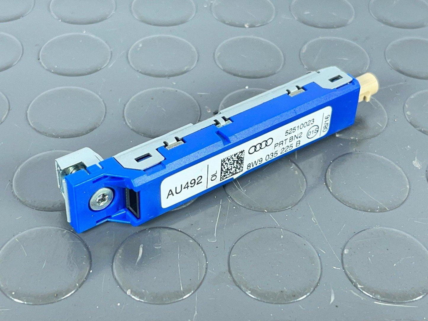 16-19 AUDI A4 B9 ESTATE GENUINE ANTENNA AERIAL AMPLIFIER 8W9035225B