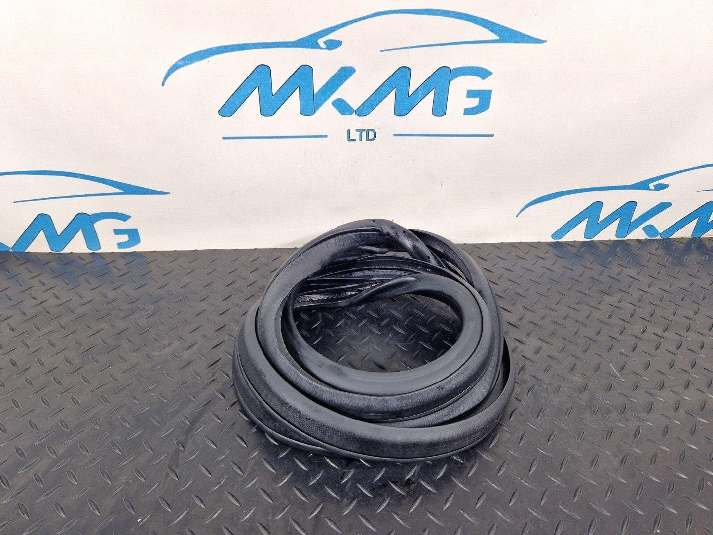 14-20 MERCEDES BENZ GLA X156 REAR DOOR RUBBER SEAL FITS LEFT & RIGHT A1566920176