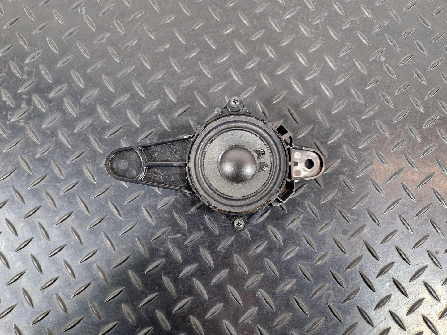 16-19 AUDI A4 AVANT B9 S-LINE BOOT SPEAKER REAR PASSENGER 8W9035454