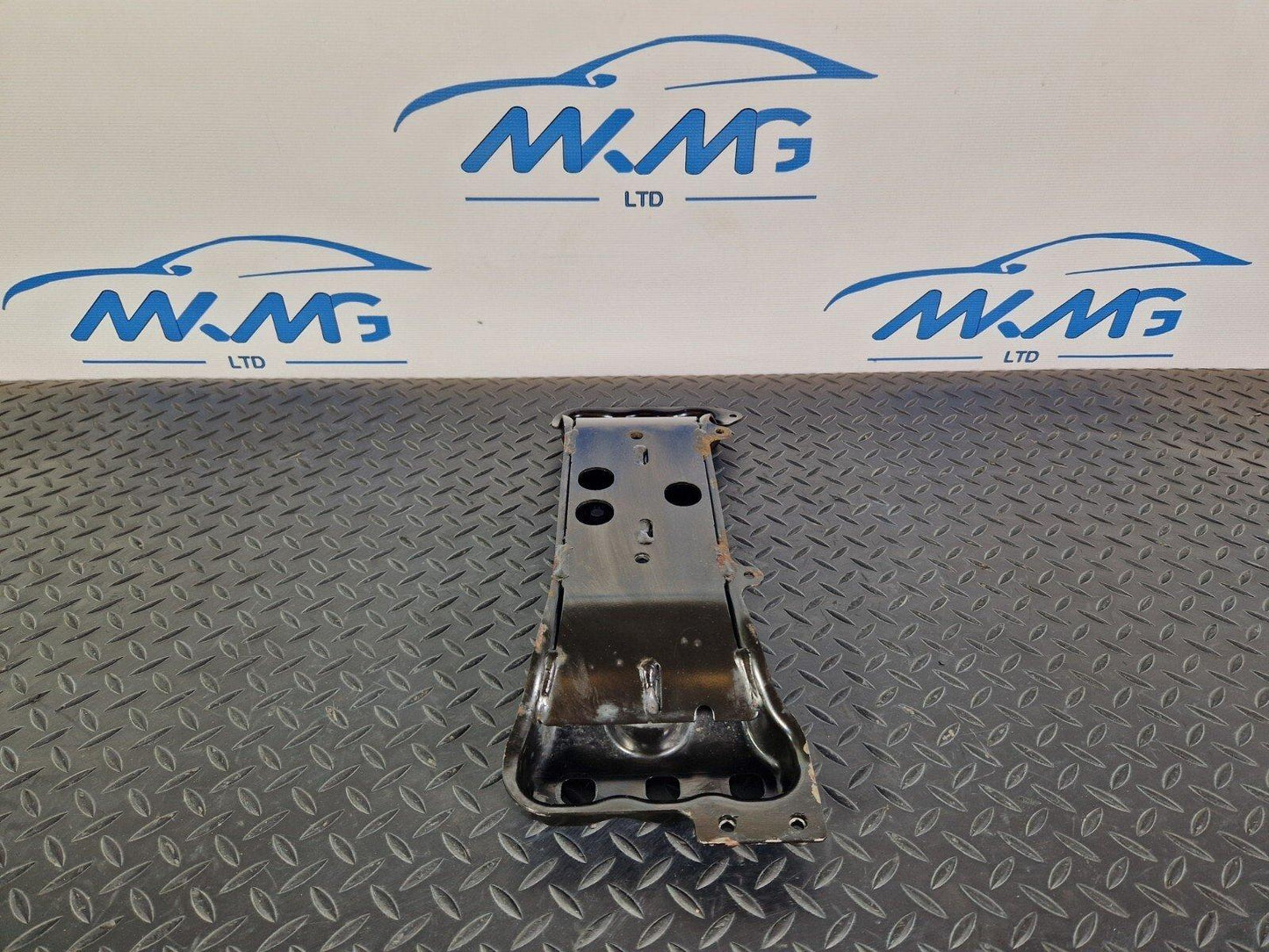 14-21 MERCEDES BENZ C200d W205 GEARBOX MOUNT BRACKET ENGINE CARRIER A2052402502