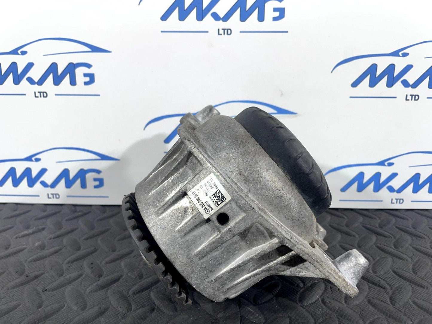 14-21 MERCEDES BENZ C300 W205 FRONT RIGHT DRIVER SIDE ENGINE MOUNT A2052406917