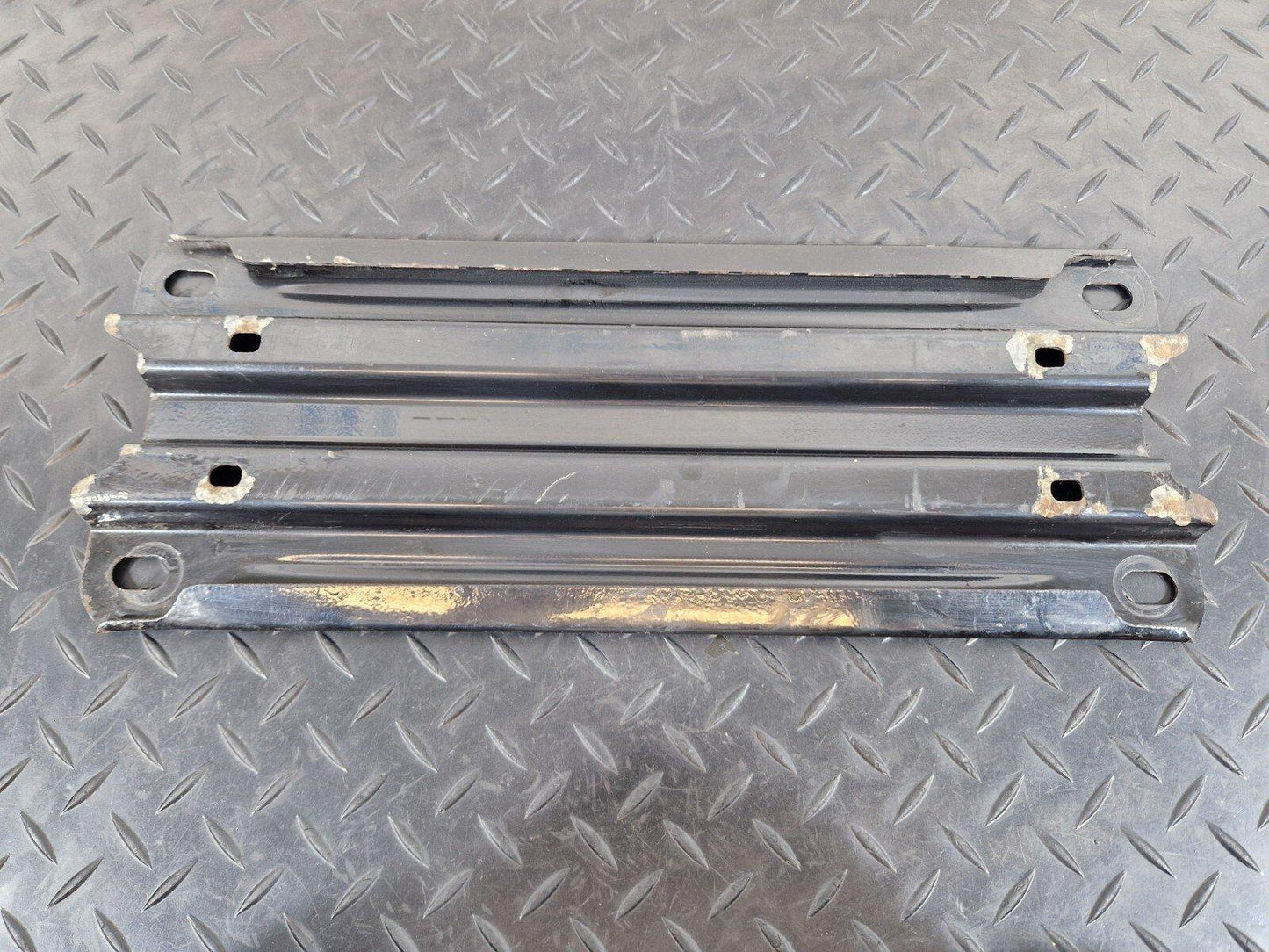 18-ON MERCEDES BENZ A CLASS W177 OEM UNDERBODY PANEL MOUNT BRACKET A1776161900