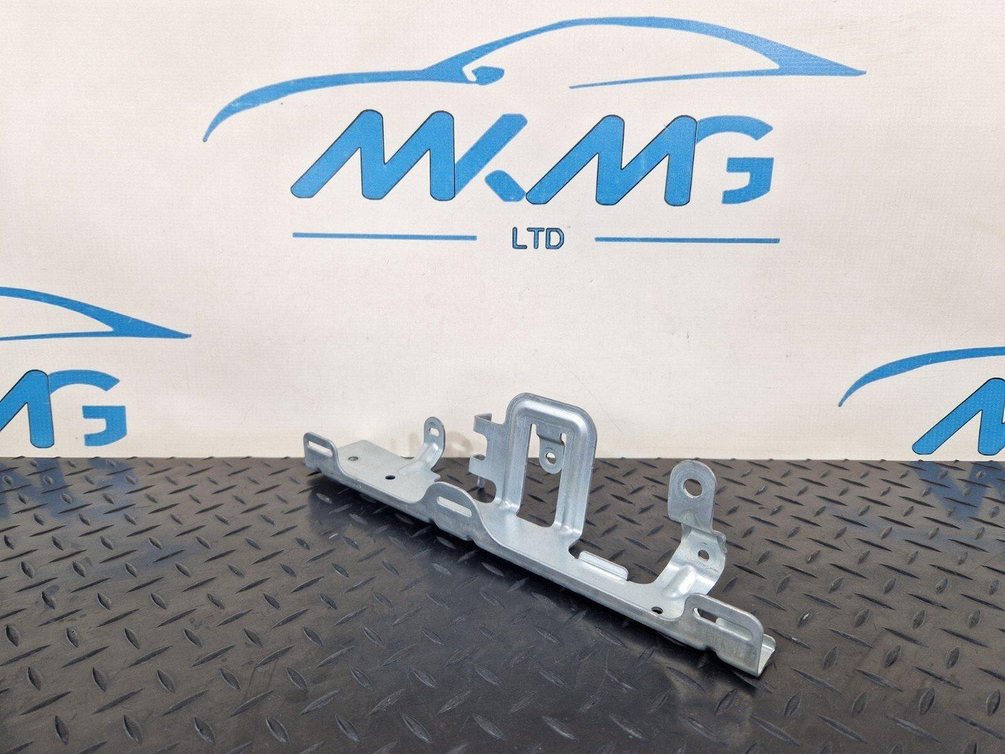 14-21 MERCEDES BENZ C220 W205 GENUINE LEFT SIDE N/S BOOT BRACKET A2056914300