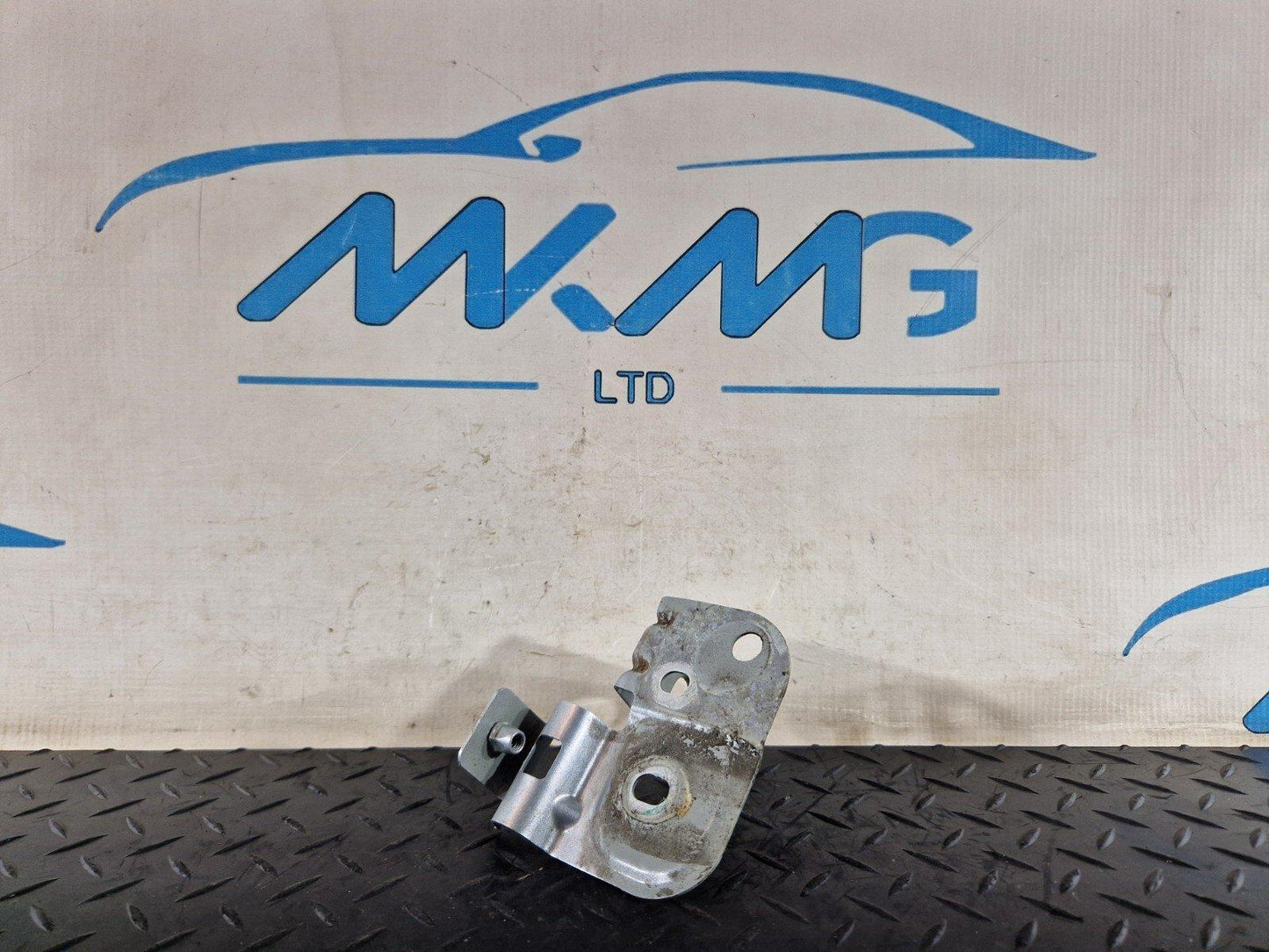 16-20 AUDI Q7 4M GENUINE FRONT RIGHT O/S FENDER HOLDER WING BRACKET 4M0821168