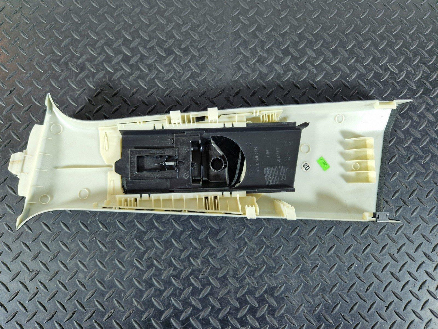 11-19 MERCEDES BENZ ML W166 GENUINE RIGHT SIDE UPPER B PILLAR TRIM A1668680239