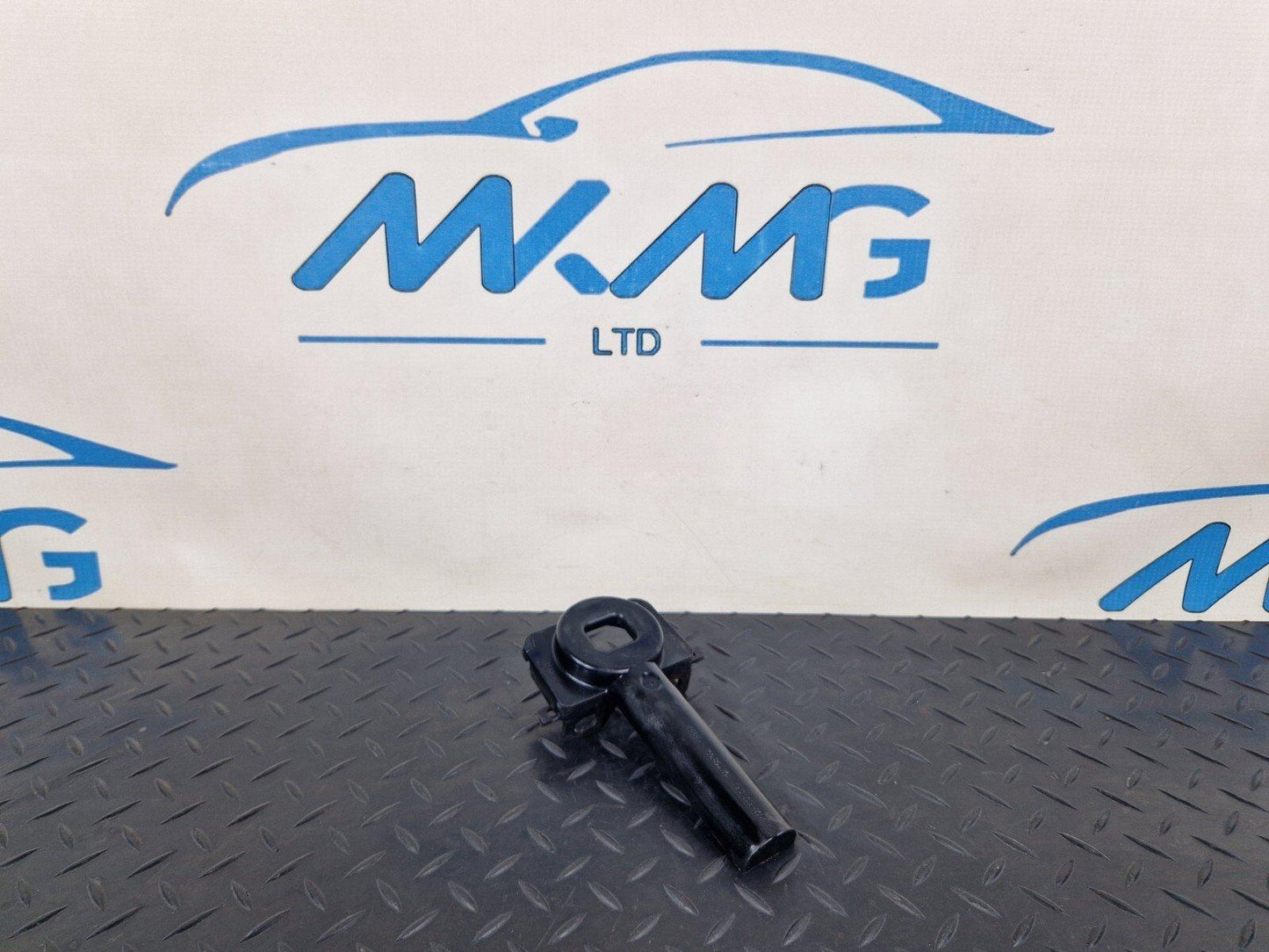 12-18 AUDI A6 C7 GENUINE COOLANT REGULATOR SUPPORT 4G0805201