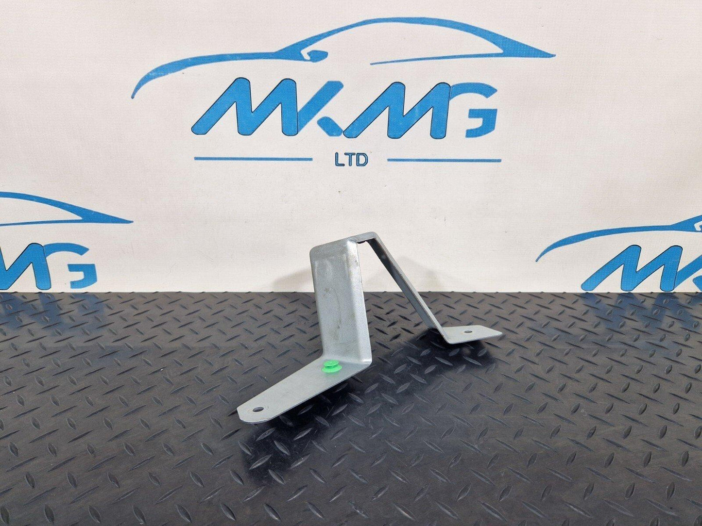 MERCEDES BENZ VITO W447 OEM REAR LEFT SIDE WALL TRIM BRACKET HOLDER A4476920314