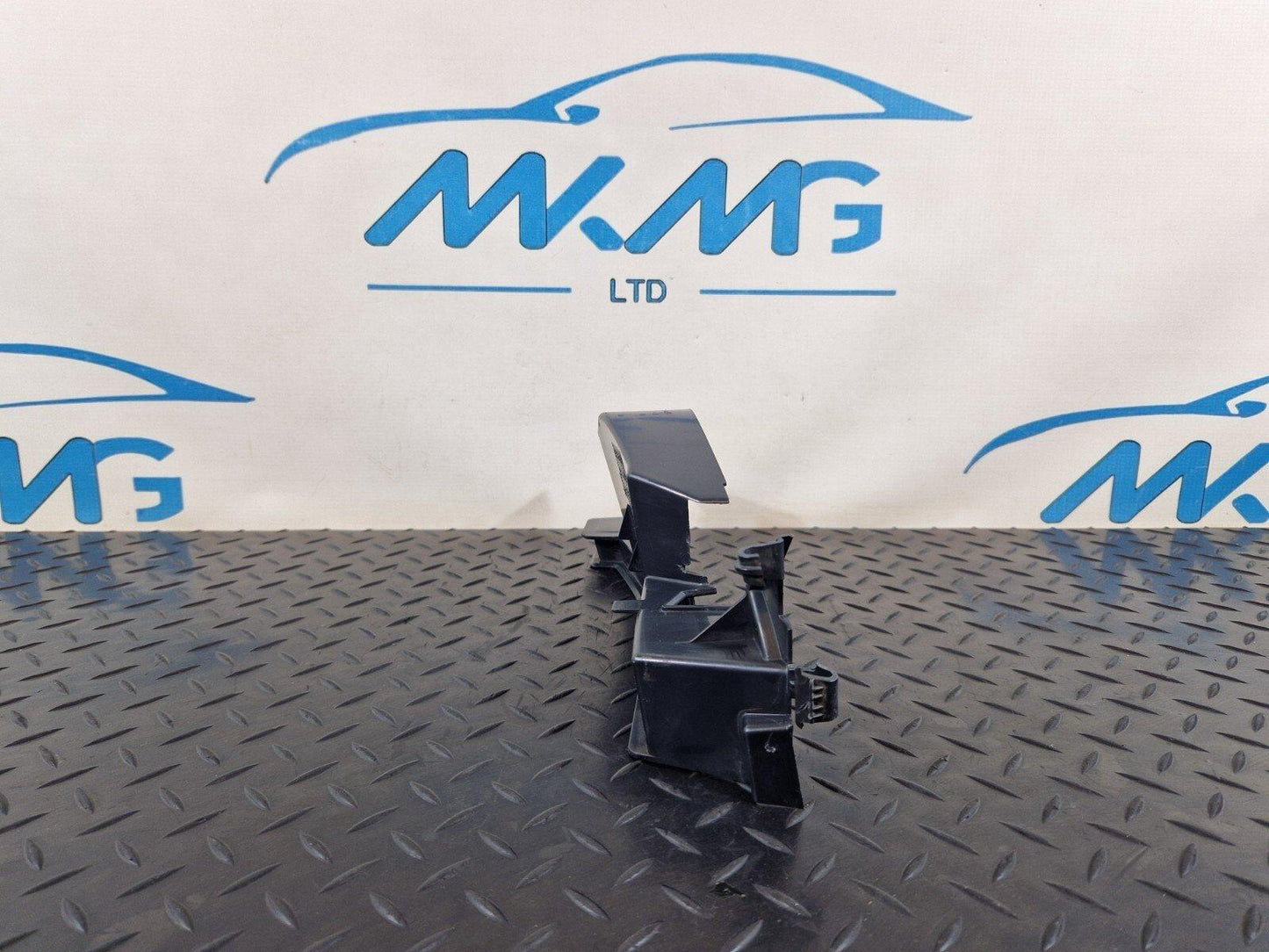 14-20 MERCEDES BENZ GLA 200 X156 OEM FRONT RIGHT AIR FLOW SERRATION A1568880800