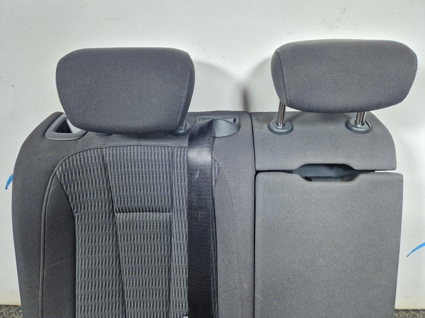 16-19 AUDI A4 B9 SALOON REAR RIGHT O/S/R CLOTH SEAT WITH ARMREST & HEADREST