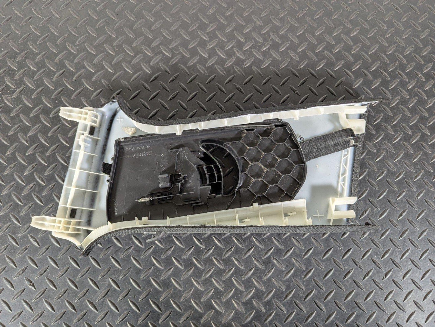 16-19 AUDI A4 B9 GENUINE RIGHT O/S DRIVER SIDE B-PILLAR TRIM COVER 8W0867244E