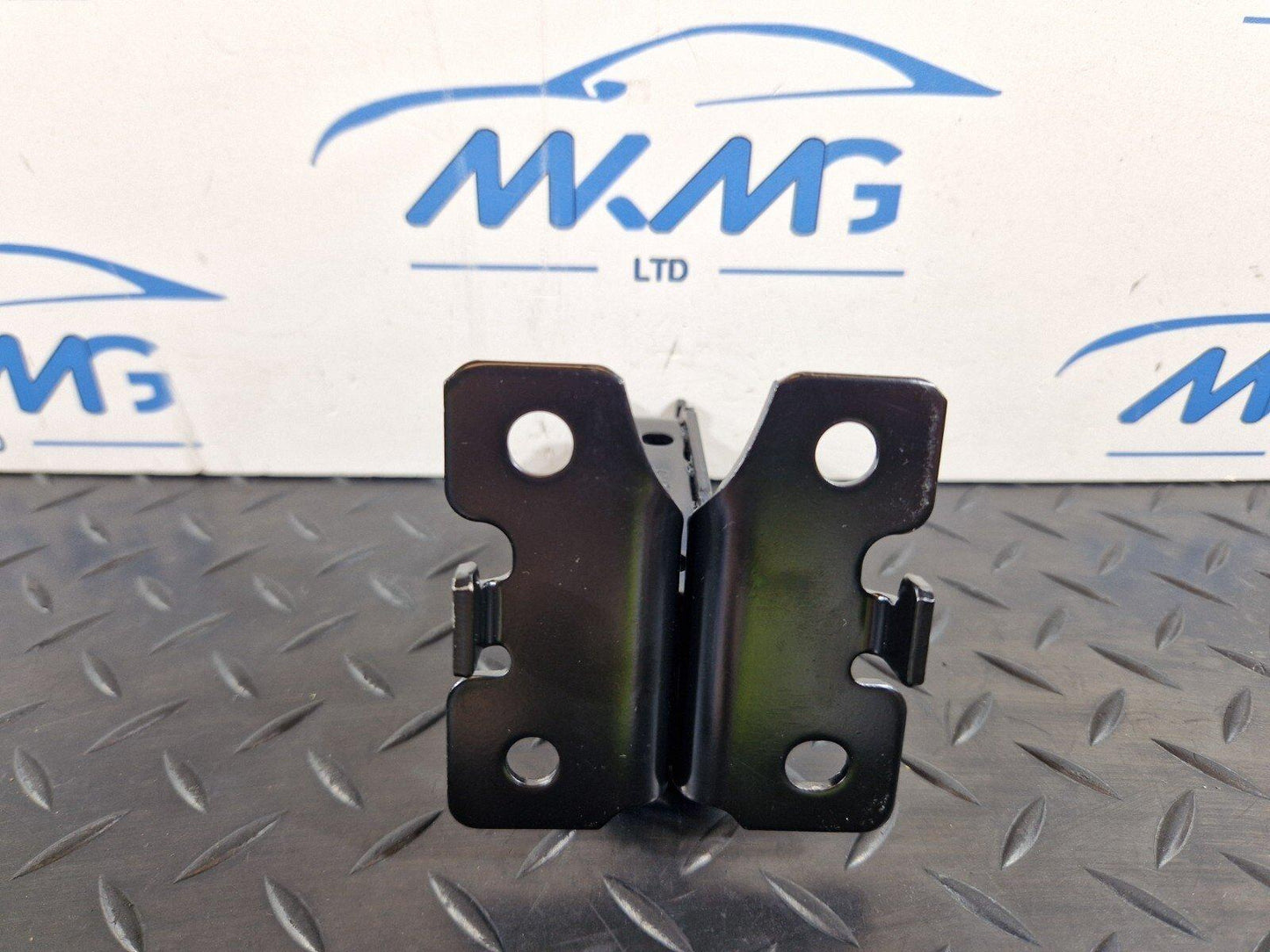 16-19 AUDI A4 B9 GENUINE OEM REAR CENTRE SEAT BRACKET MOUNT 8W0886177A
