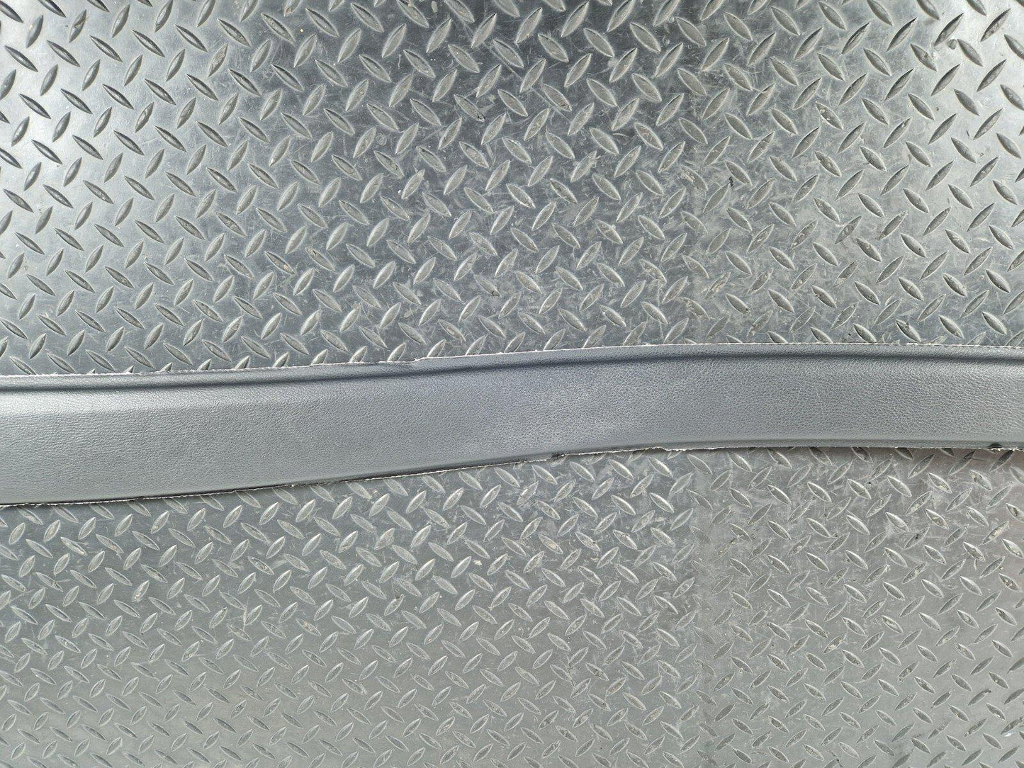 10-13 BMW X5 E70 LCI LEFT SIDE CENTER CONSOLE TRIM COVER PANEL IN BLACK 0117828