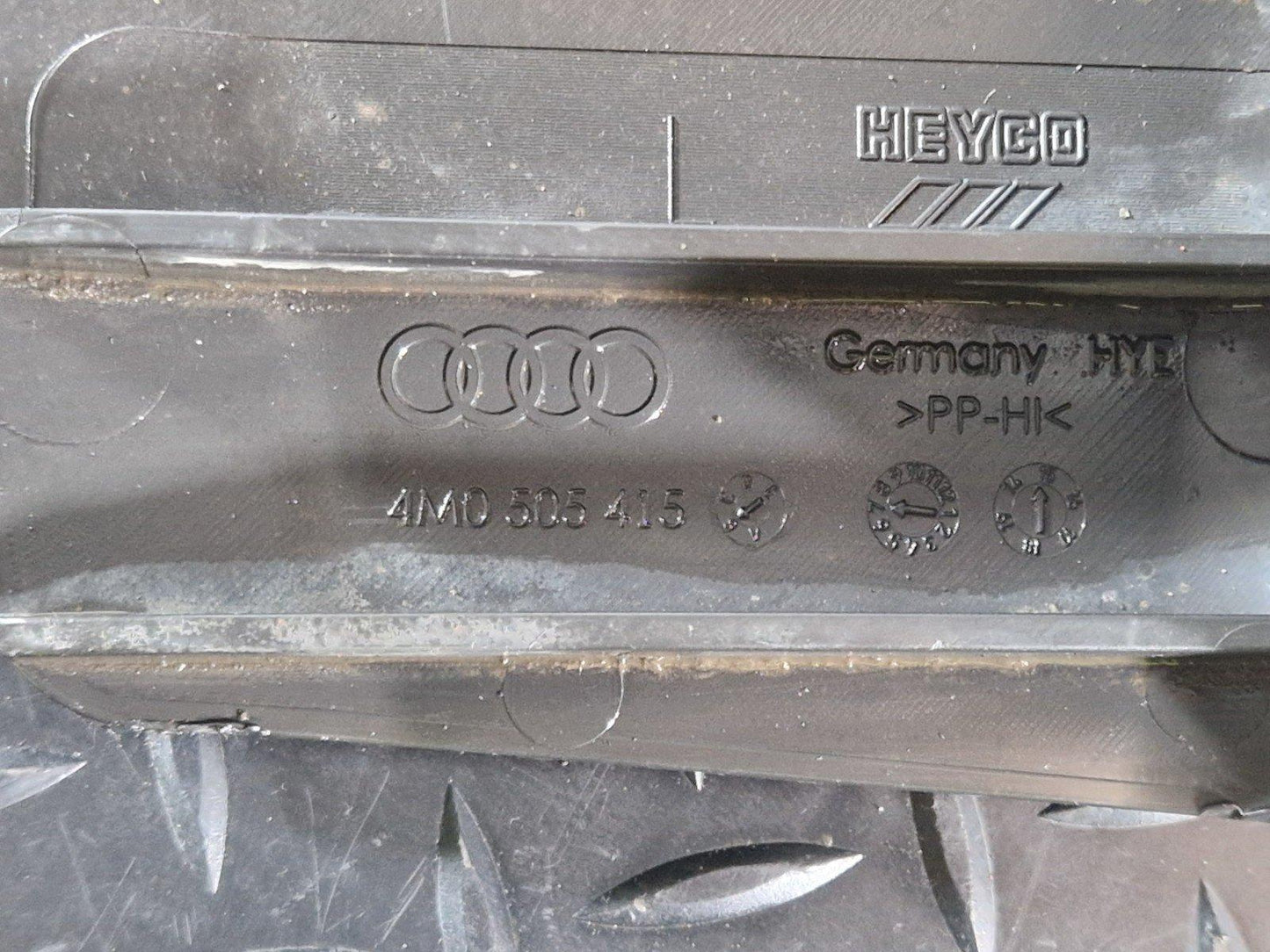 16-20 AUDI Q7 4M GENUINE REAR LEFT CONTROL ARM COVER  TRIM PANEL 4M0505415