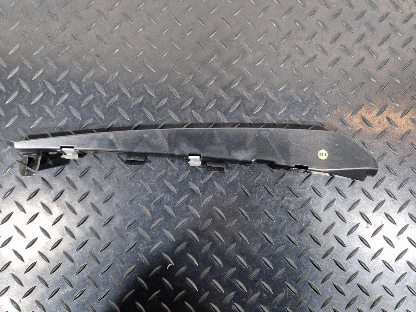 16-23 AUDI A5 F5 SPORTBACK FRONT DOOR SEAL BRACKET 8W8837152