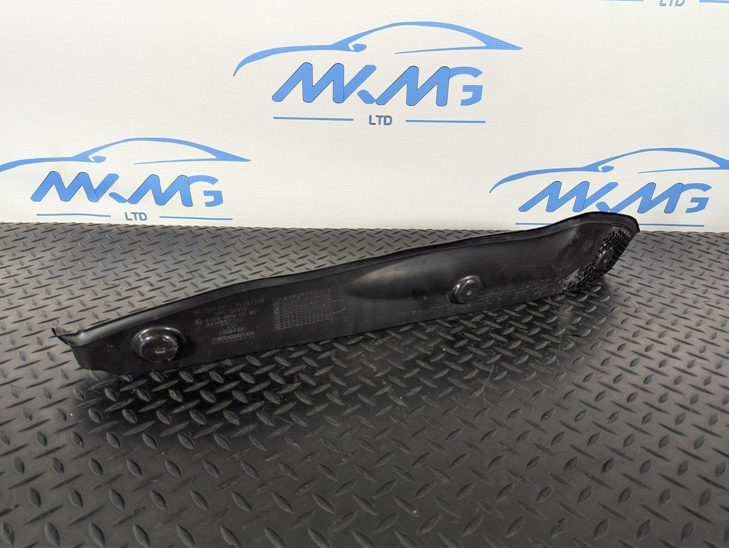 11-19 MERCEDES BENZ ML W166 FRONT RIGHT O/S WING FENDER COVER SEAL A1668890025