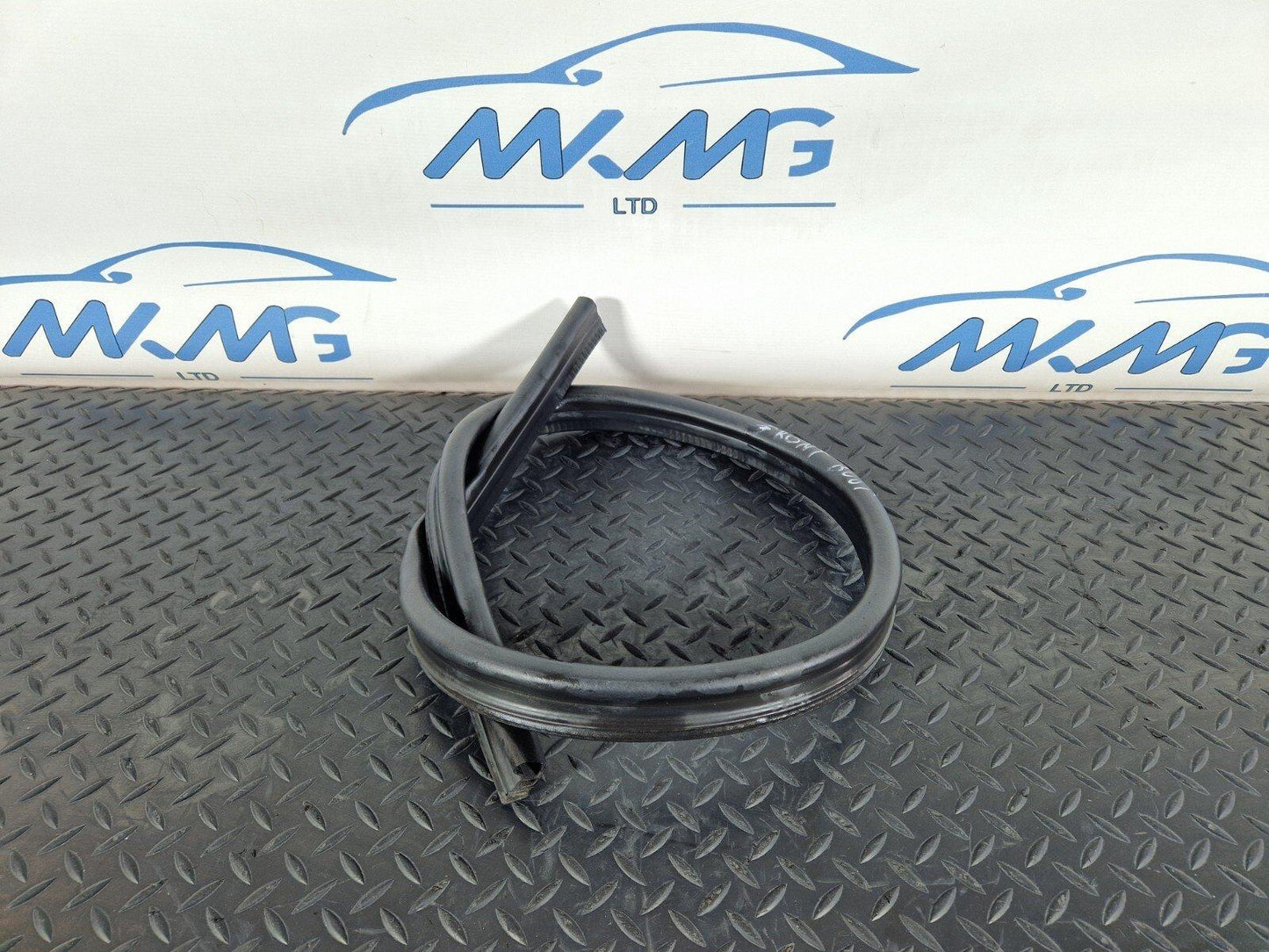 16-24 AUDI A5 F5 COUPE GENUINE FRONT HOOD BONNET RUBBER SEAL 8W0823723A