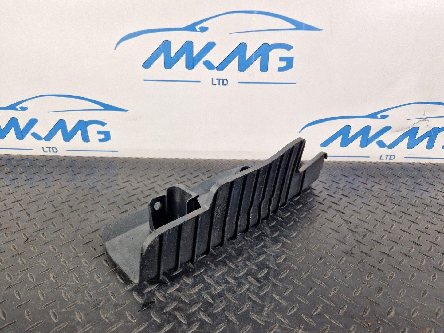 16-23 AUDI A5 F5 SPORTBACK S-LINE REAR RIGHT CONTROL ARM COVER 8W0505416E
