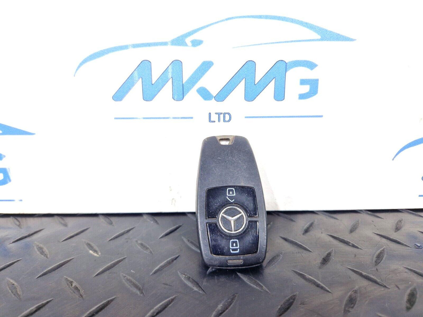 18-ON MERCEDES BENZ SPRINTER W907 SPRINTER KEY FOB REMOTE A2479052303