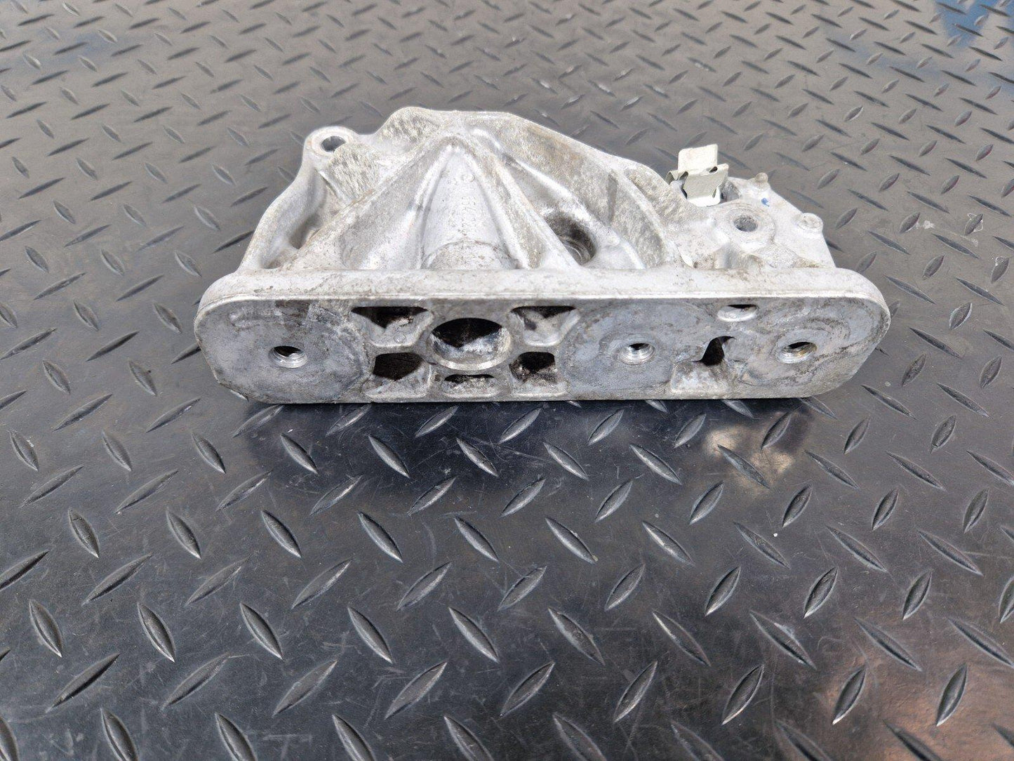 19-ON MERCEDES BENZ A CLASS W177 ENGINE CARRIER BRACKET MOUNT A6542230004