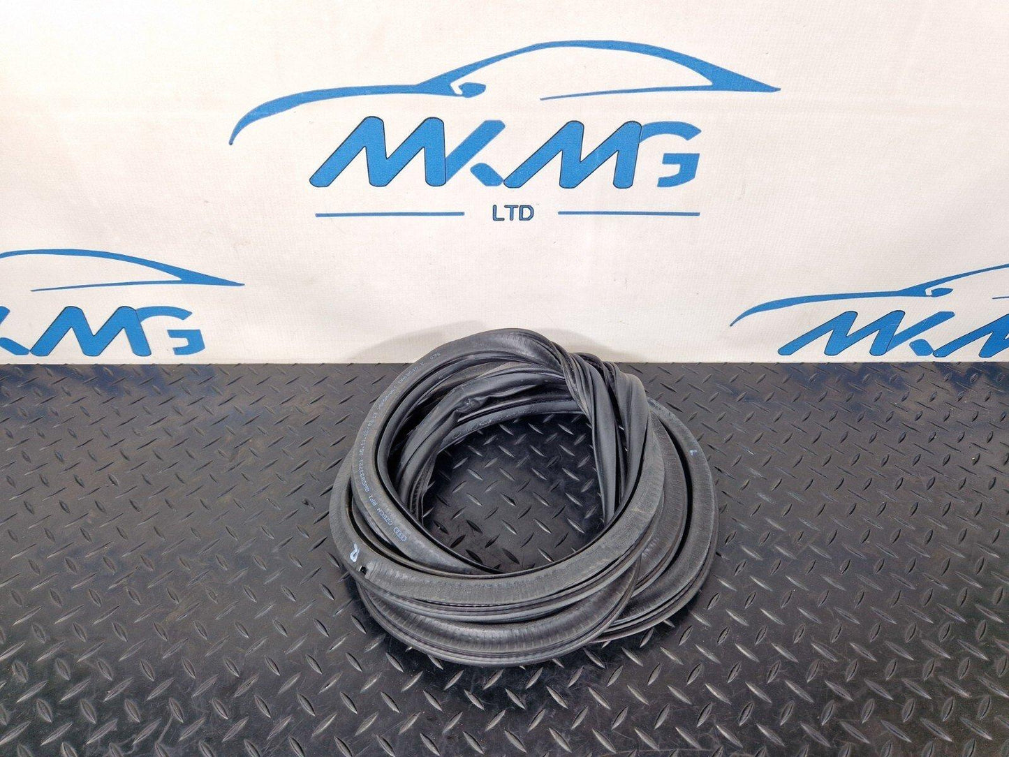16-19 AUDI A4 B9 REAR LEFT OR RIGHT DOOR RUBBER SEAL 8W5833721