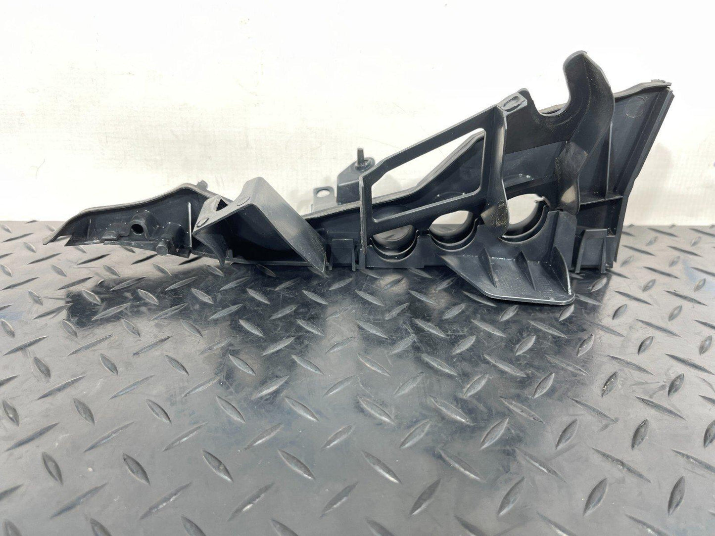 14-21 MERCEDES BENZ C300h W205 TOP LEFT AIR DUCT SEALING A2058317900