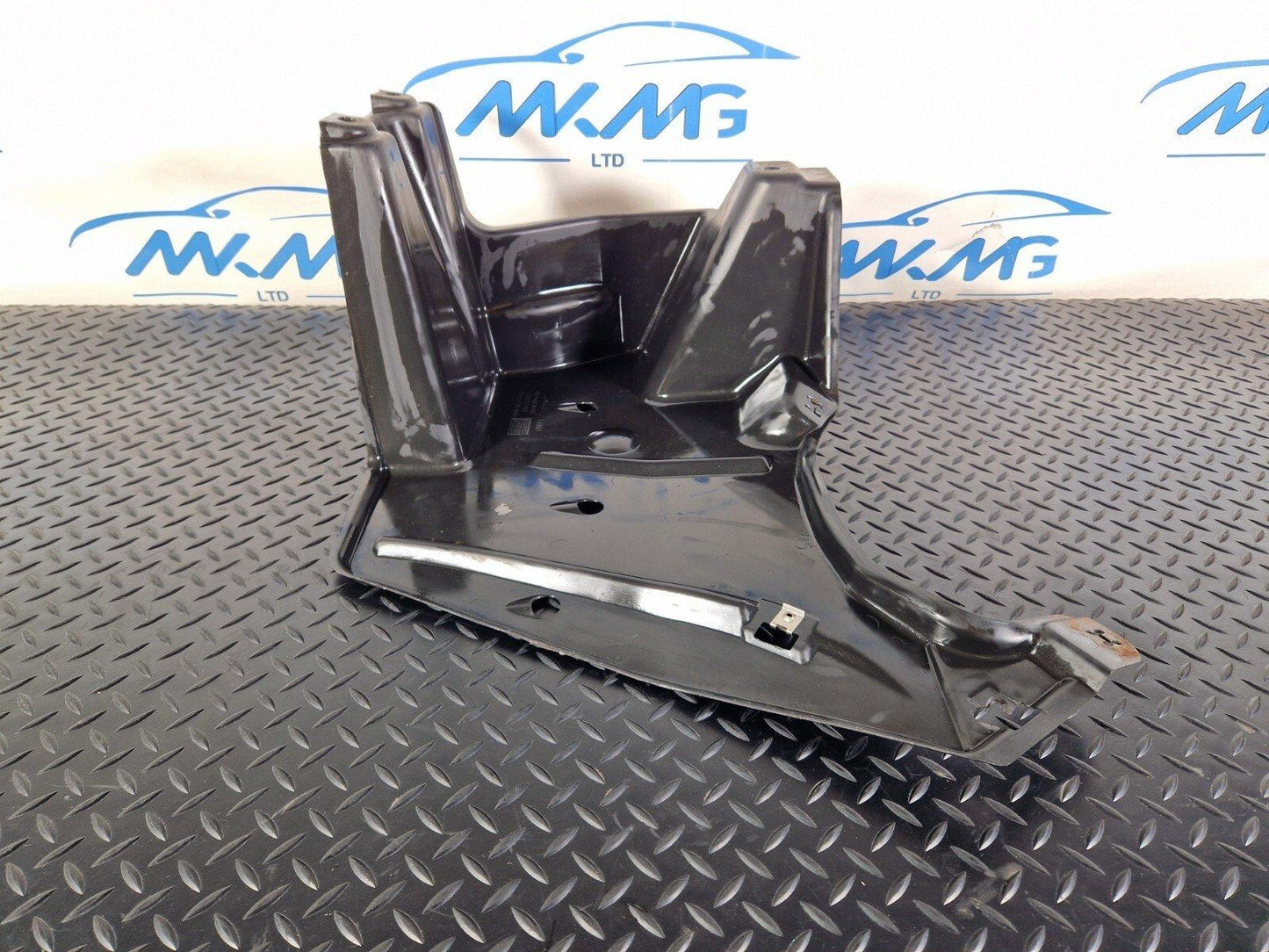12-18 AUDI A6 C7 REAR RIGHT SIDE UNDERBODY UNDERTRAY COVER 4G0825219B