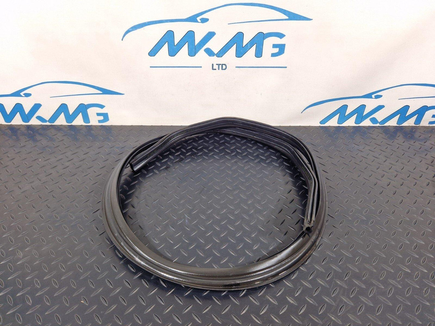 18-ON MERCEDES BENZ SPRINTER W907 HOOD BONNET RUBBER GASKET SEAL A9108871100