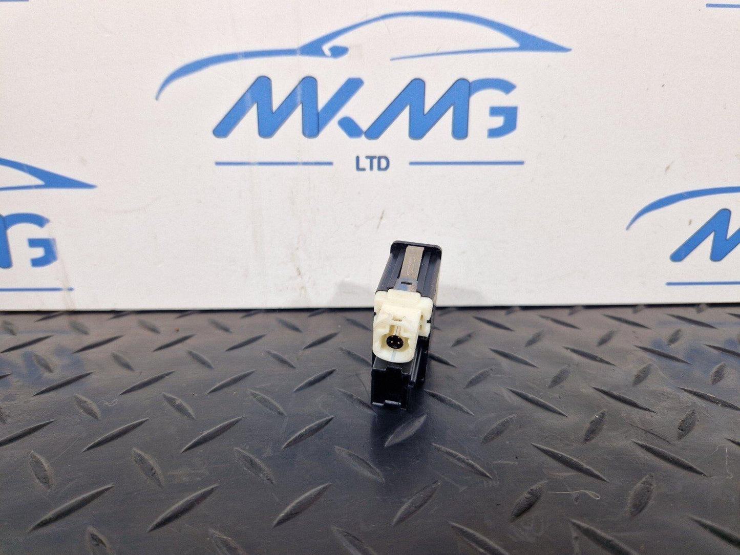 11-18 BMW 6 SERIES F06 AUX IN USB SOCKET POWER PORT 9237654