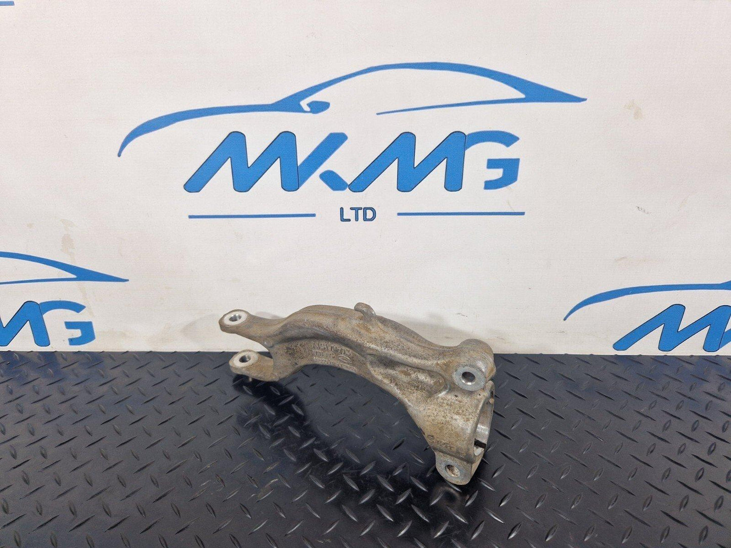 16-19 AUDI A4 B9 AVANT ULTRA SPORT FRONT RIGHT SIDE SHOCK ABSORBER HOLDER 8W0038