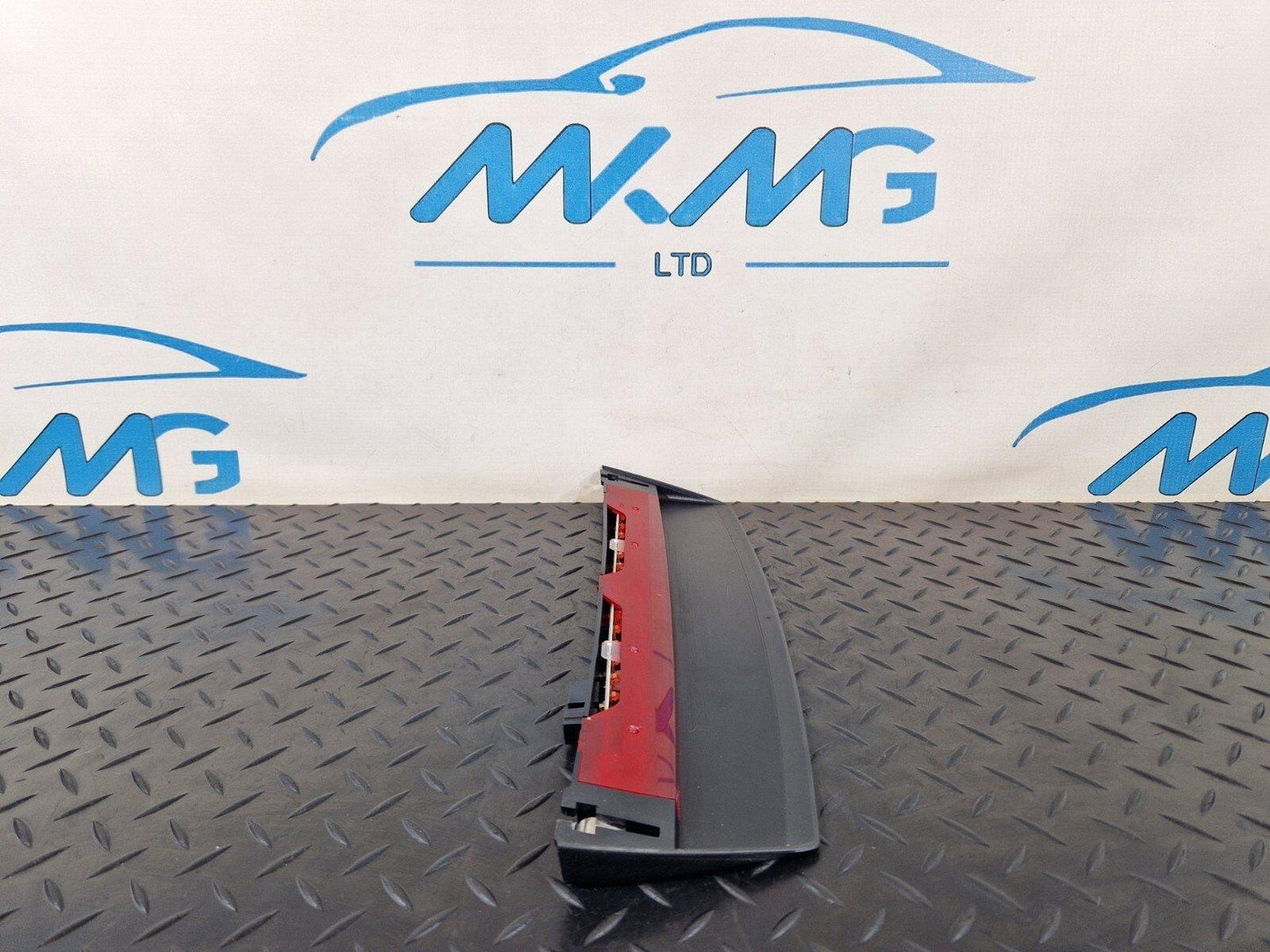10-17 AUDI A8 4H REAR CENTER 3RD BRAKE STOP LIGHT 4H0945097A