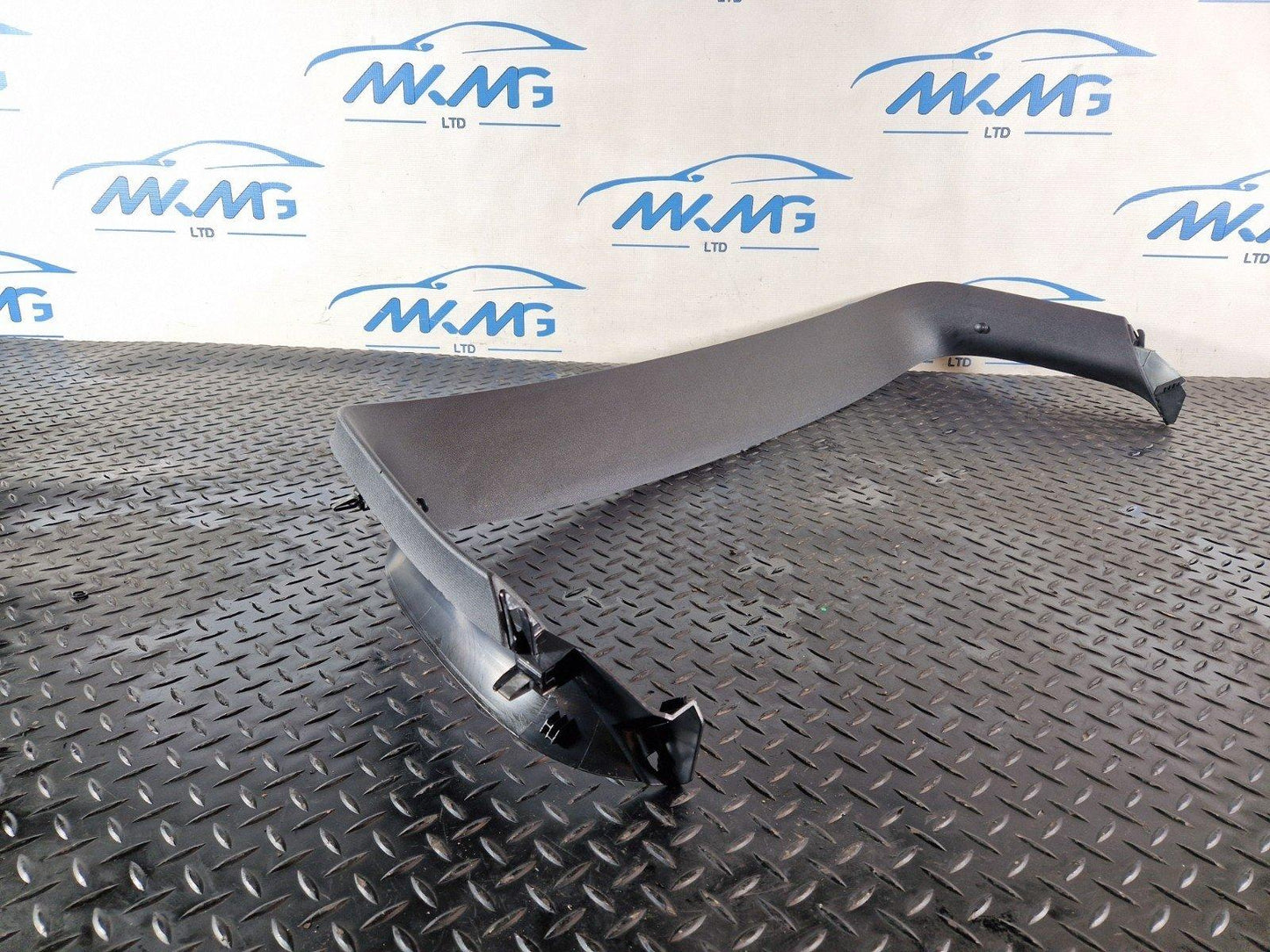 19-ON MERCEDES BENZ B CLASS W247 REAR TAILGATE WINDOW FRAME TRIM A2477402500