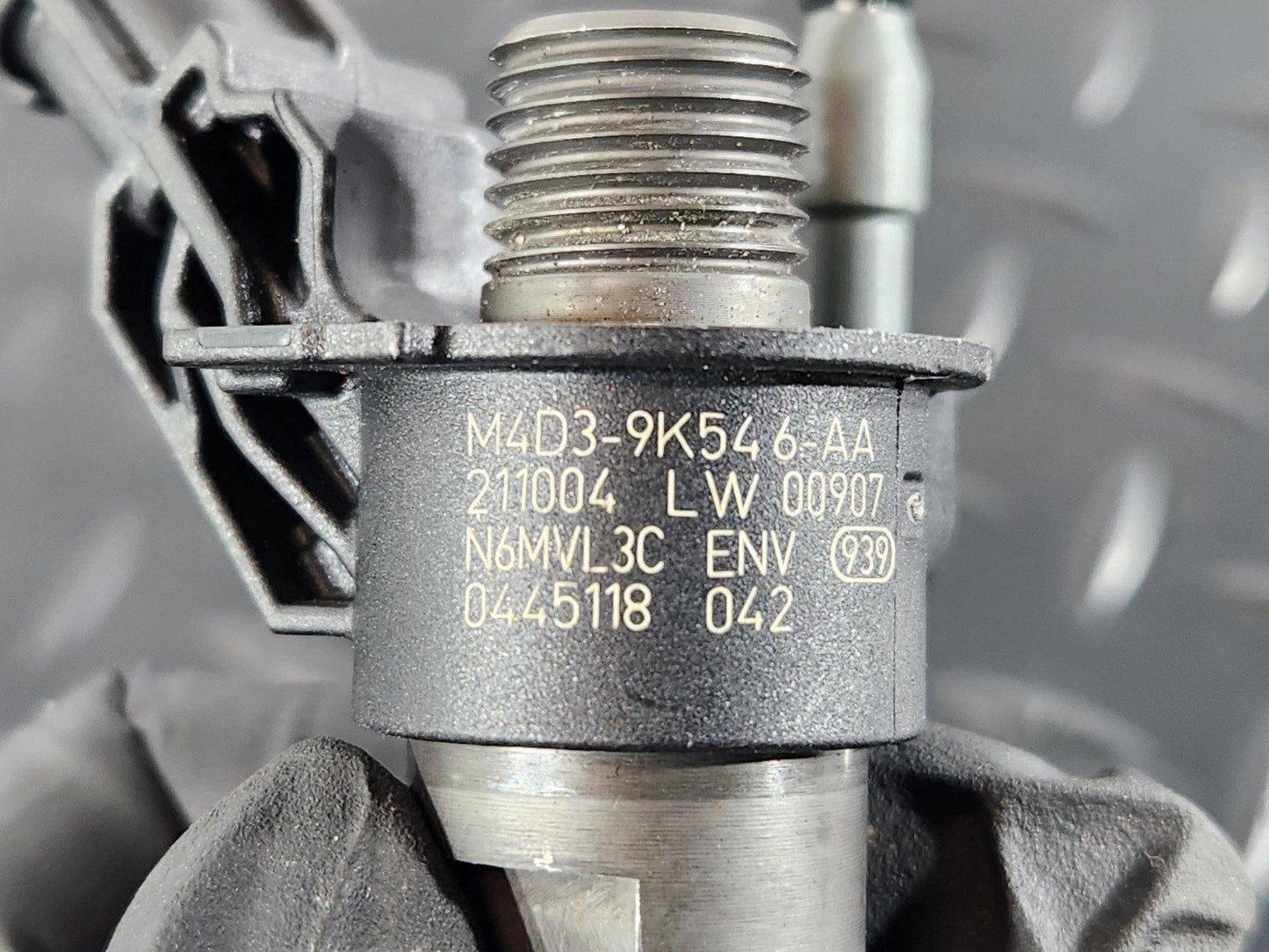RANGE ROVER EVOQUE L551 CLUTCH CYLINDER TUBE TO UPPER CONNECTOR M8D27K592BB