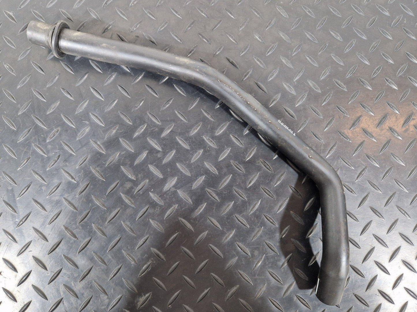 18-ON MERCEDES BENZ SPRINTER W907 GENUINE AIR INTAKE HOSE/PIPE A9108321100