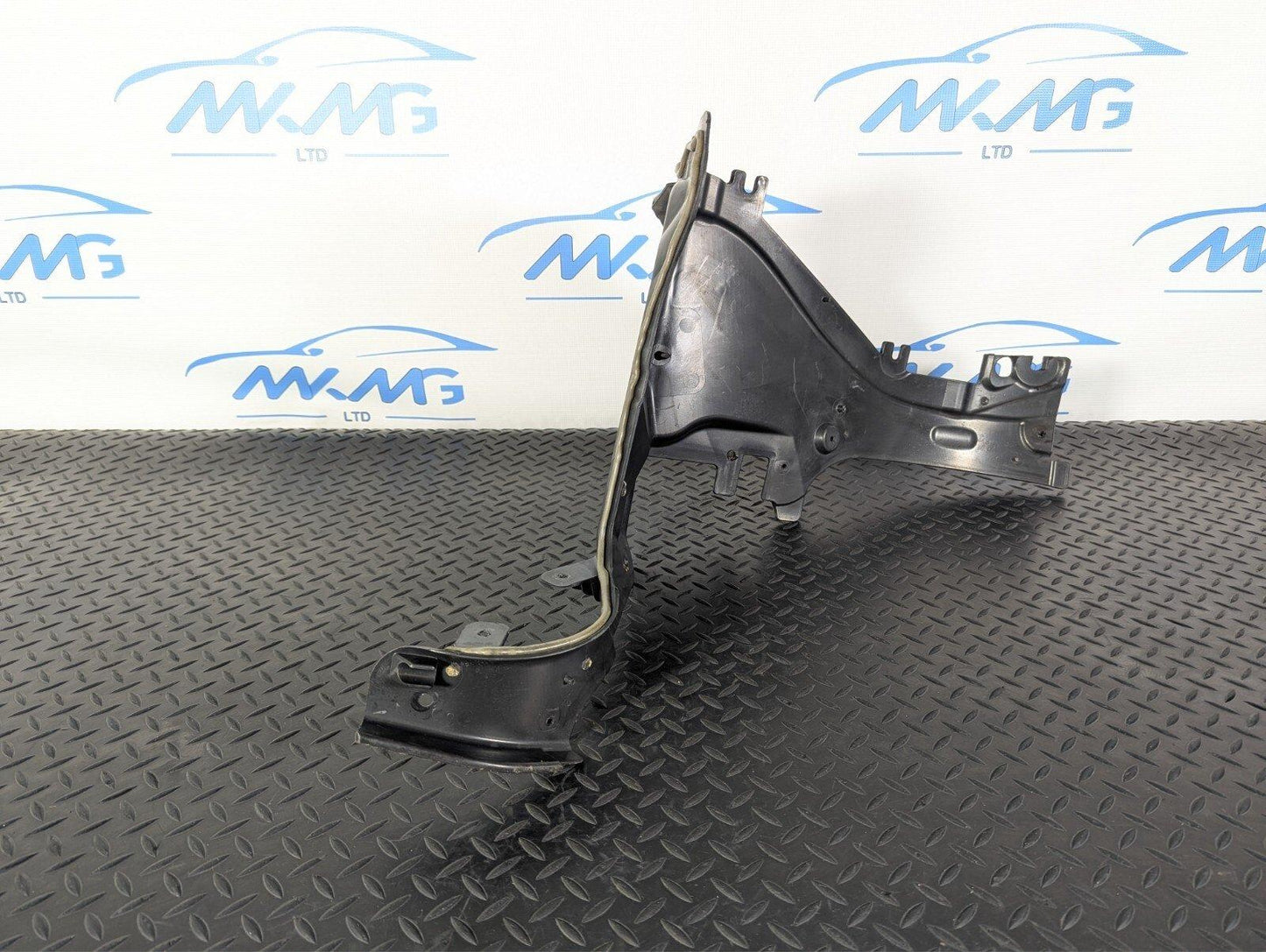 11-19 MERCEDES BENZ ML W166 GENUINE LOWER LEFT N/S PARTITION PANEL A1666201178