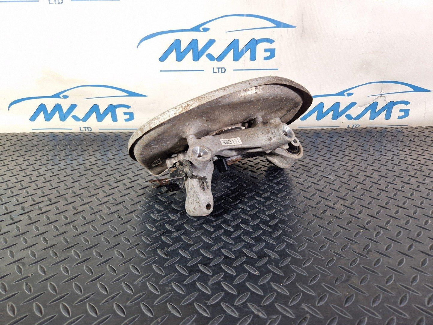 16-19 AUDI A4 B9 S-LIN  REAR RIGHT WHEEL HUB & BEARING 8W0505436T 8W0505432P