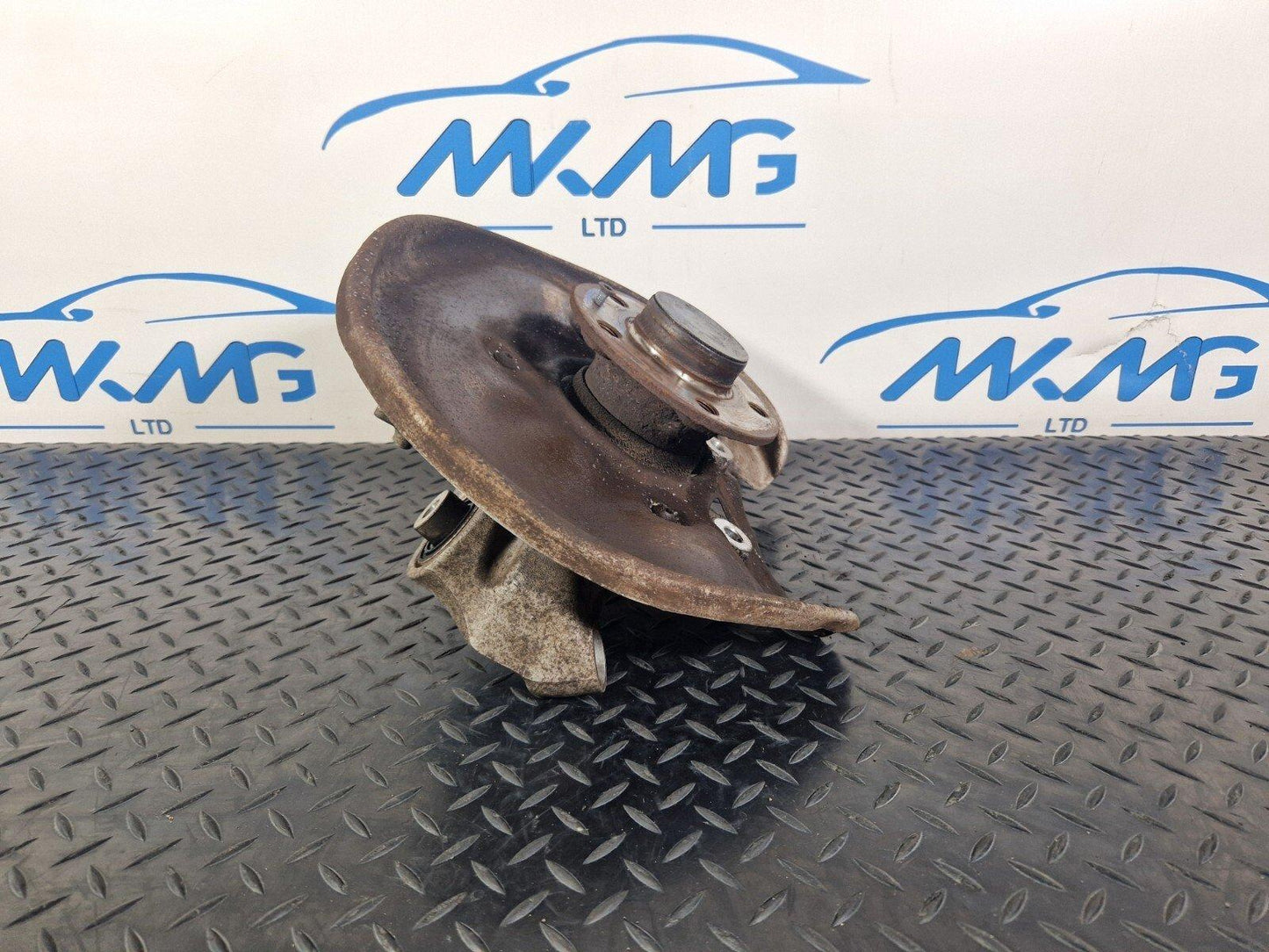 16-19 AUDI A4 B9 O/S/R REAR RIGHT WHEEL HUB & BEARING 8W0505436T 8W0615612
