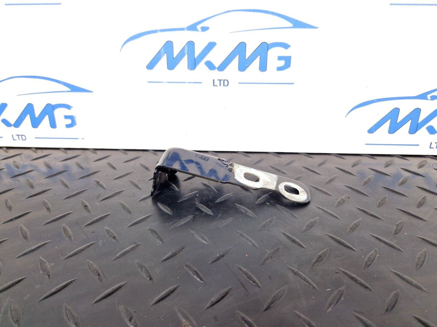 16-24 AUDI A5 F5 GENUINE WING FENDER BRACKET FRONT LEFT 8W6821433