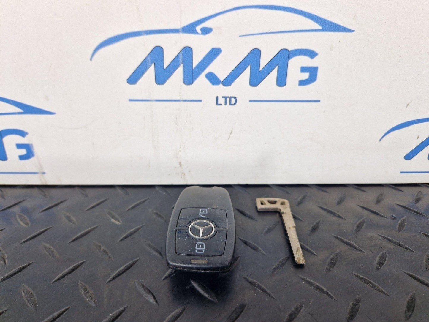 18-ON MERCEDES BENZ SPRINTER W907 SPRINTER KEY FOB REMOTE A2479052303