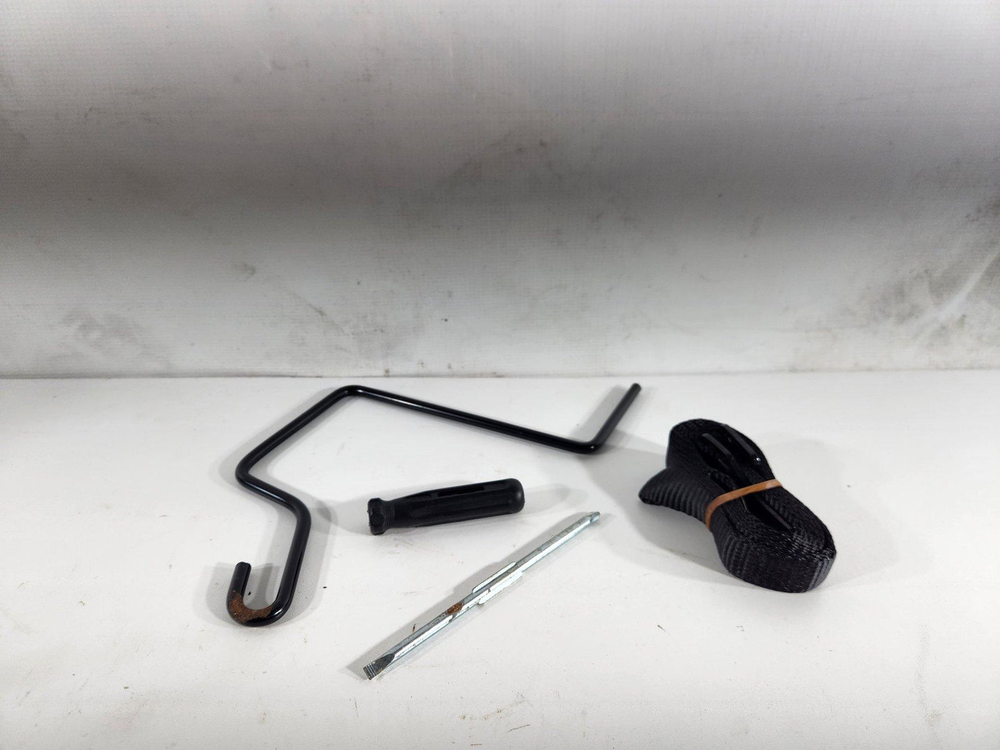Vauxhall Astra MK6 Hatchback Spare Wheel Jack Tool Kit 13500018