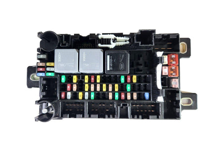 19-ON RANGE ROVER EVOQUE L551 GENUINE REAR FUSE RELAY BOX M8D2-14N030-AA