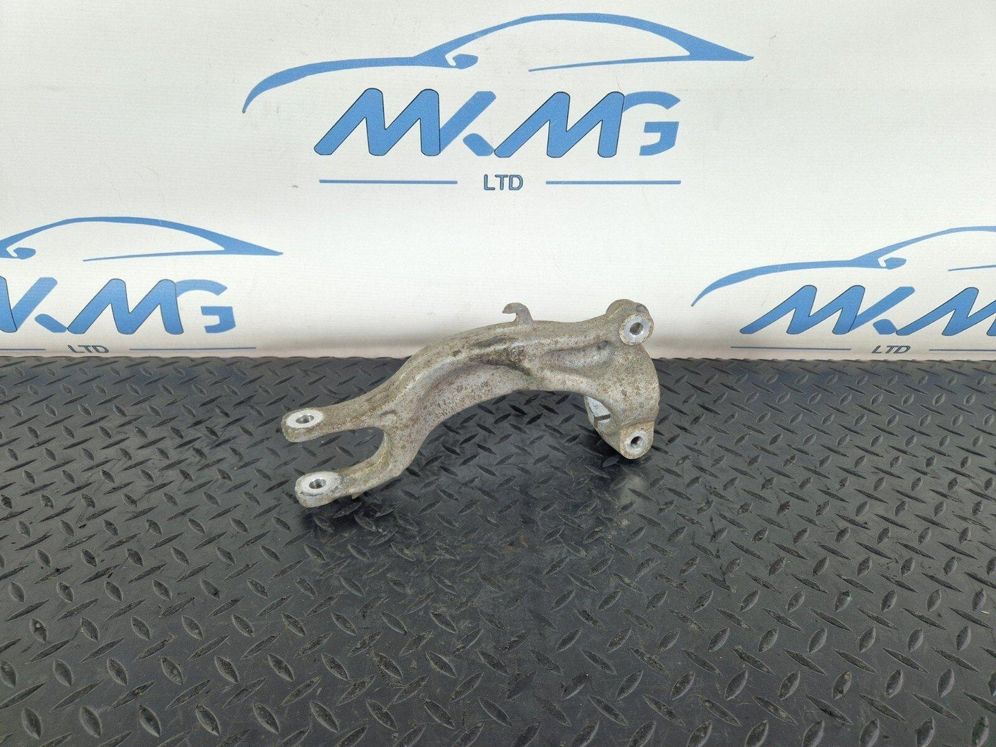 16-19 AUDI A4 B9 GENUINE FRONT LEFT SIDE SHOCK ABSORBER HOLDER 8W0037