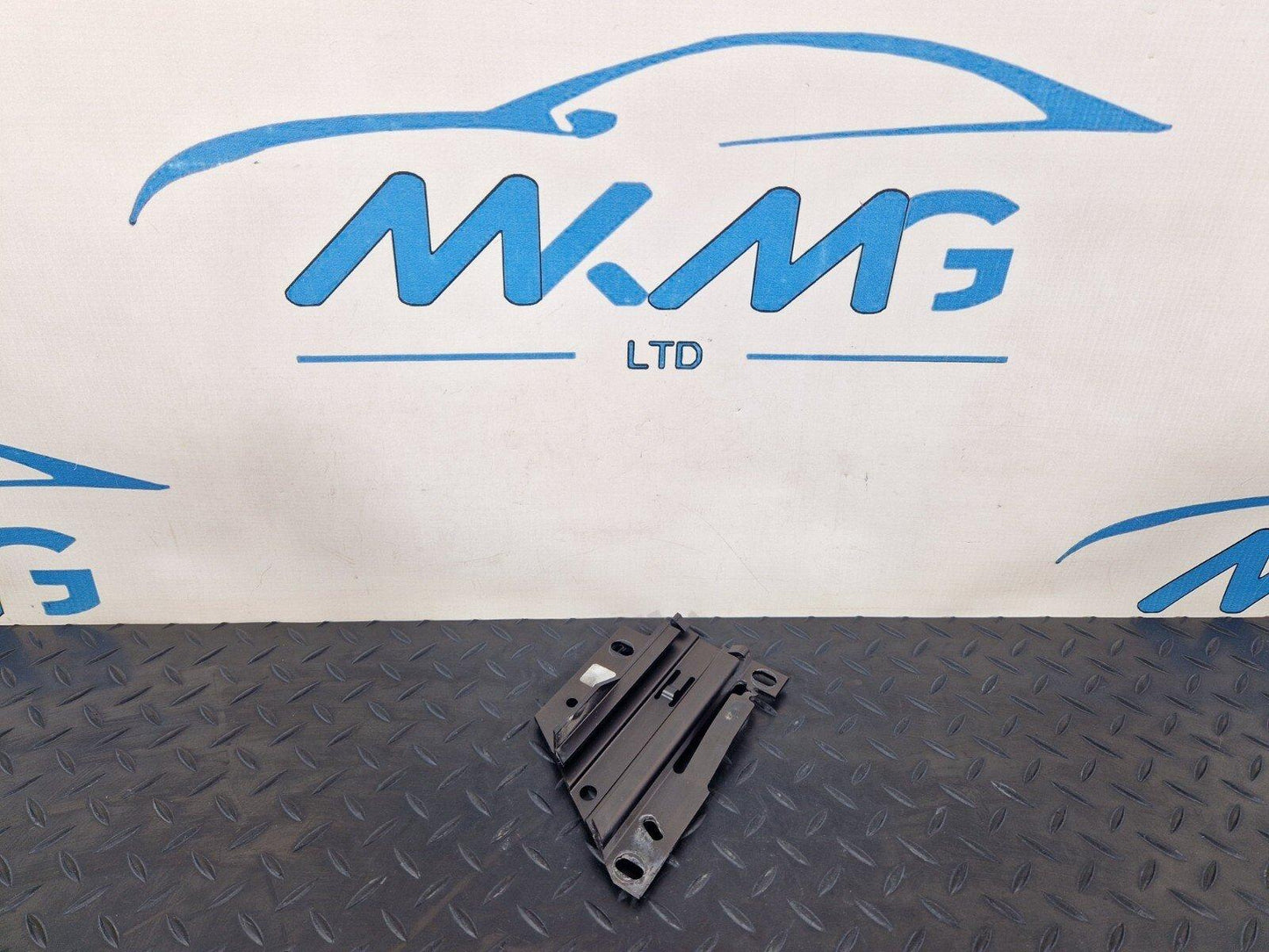 16-19 AUDI A4 B9 OEM LEFT FRONT BONNET HOOD LOCK 8W0823185E
