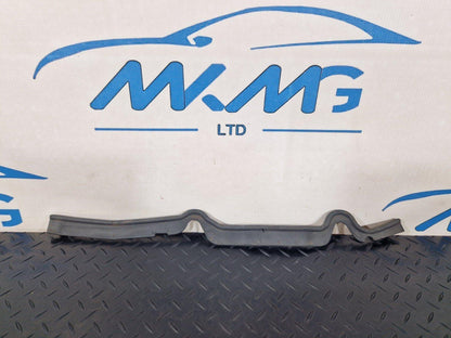 12-18 AUDI A6 C7 FRONT LEFT DRIVER FENDER UPPER SEAL STRIP  4G0823731