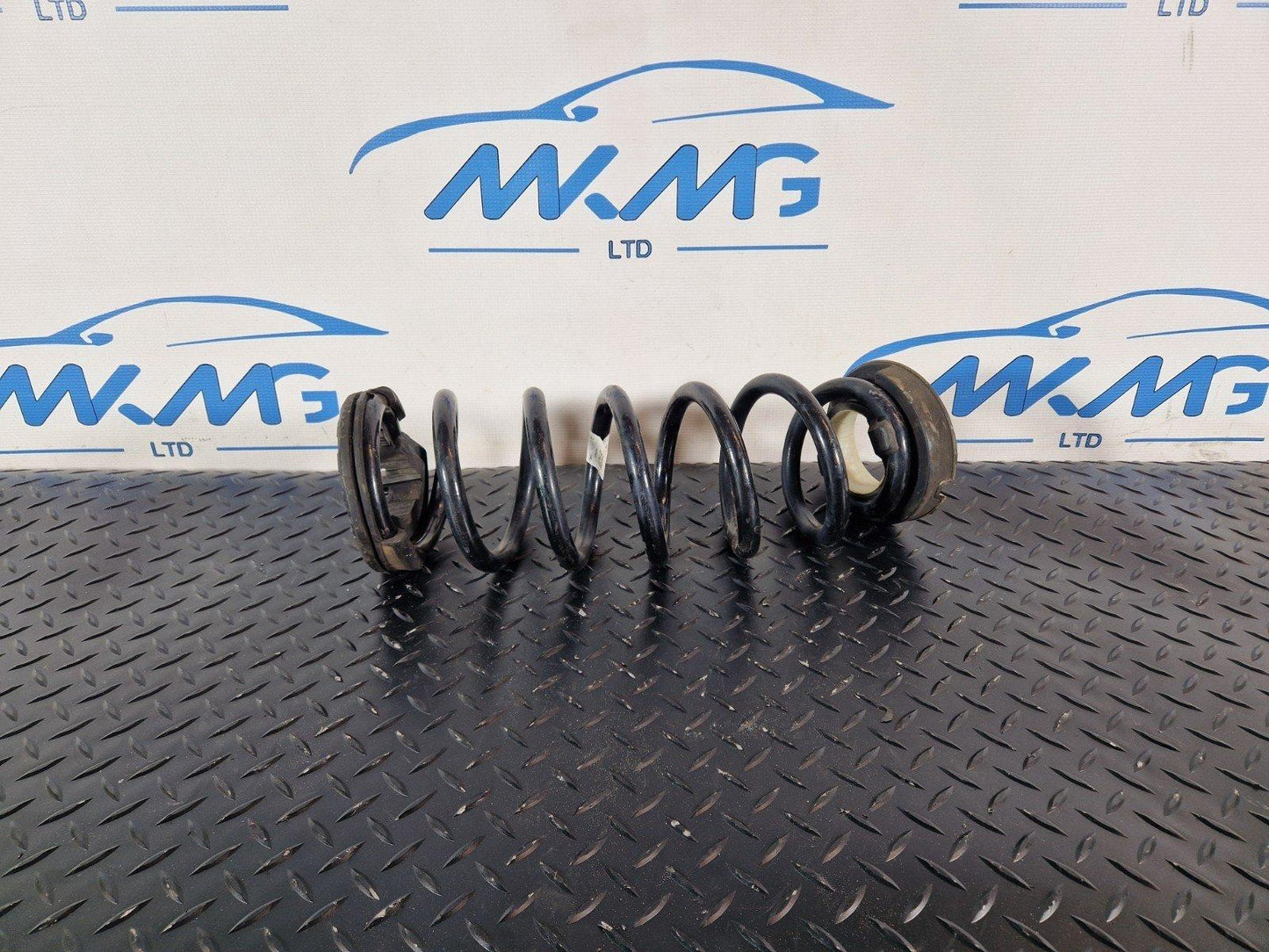19-ON RANGE ROVER EVOQUE L551 OEM LEFT OR RIGHT REAR COIL SPRING K8D2-5B749-DB