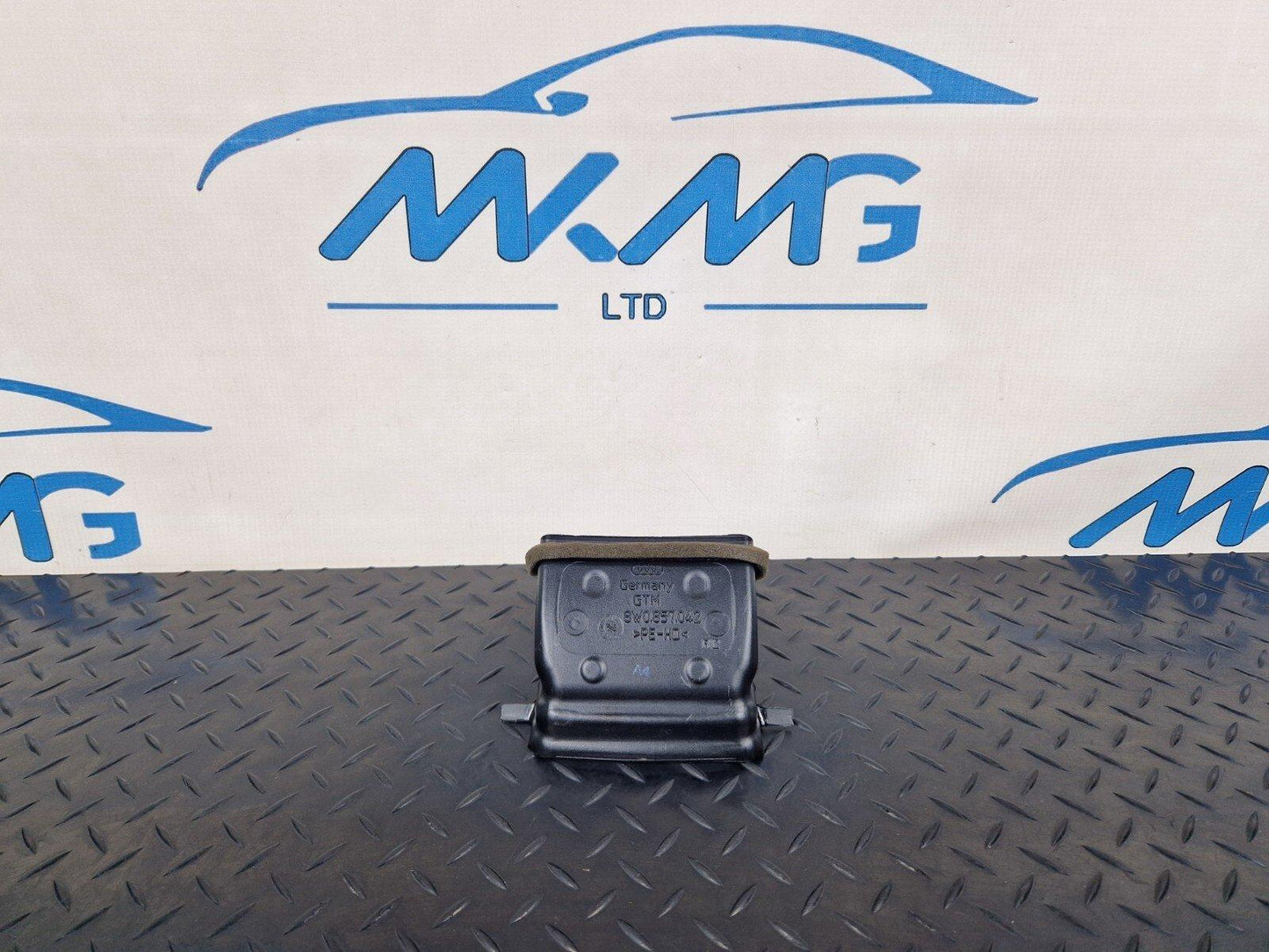 16-23 AUDI A5 F5 S LINE GENUINE AIR CHANEL CONNECTING VENT 8W0857042