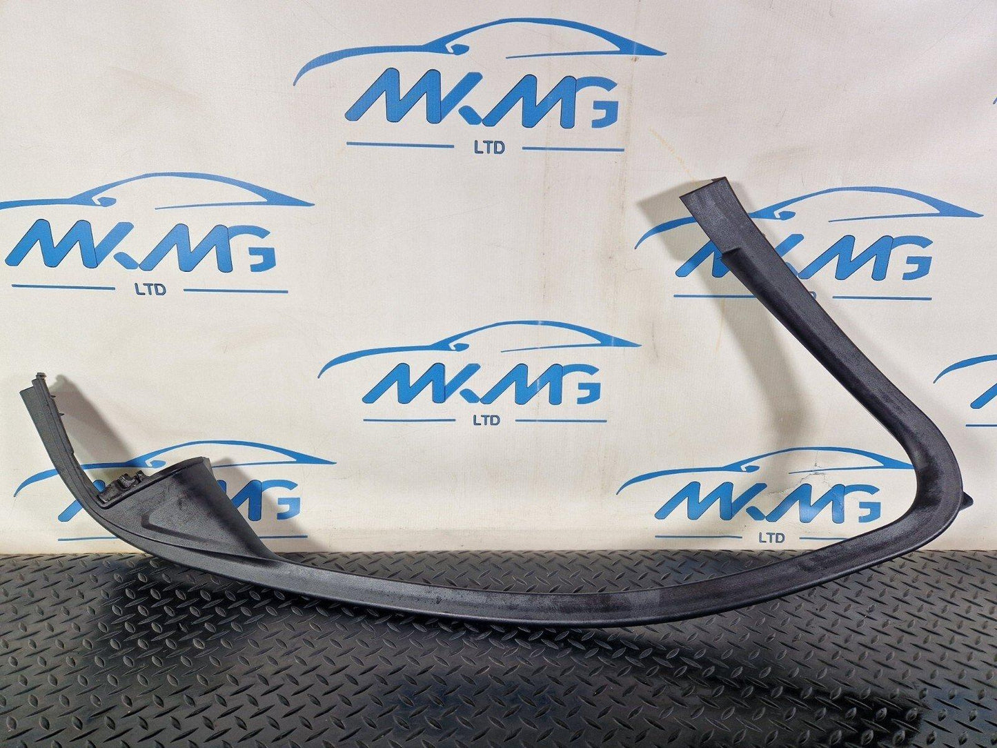 20-24 BMW 1 SERIES F40 FRONT LEFT WINDOW DOOR FRAME COVER 7464799