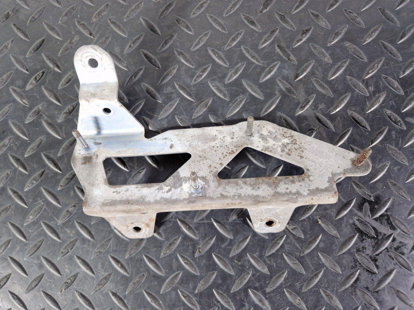 11-19 MERCEDES BENZ ML W166 OEM EXHAUST SYSTEM BRACKET A1665402940
